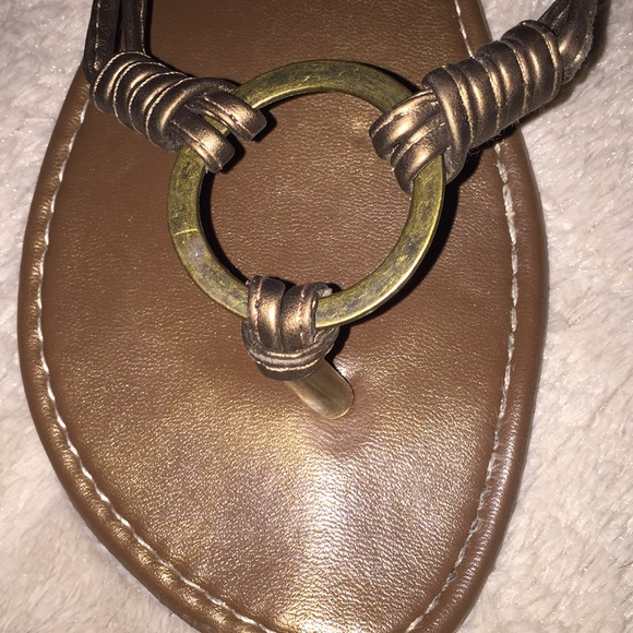 Gold ring flip-flop sandals - Picture 3 of 3